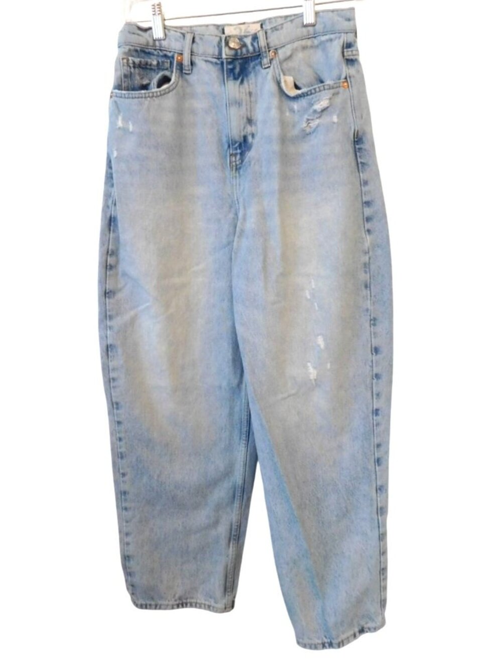 We The Free Sz 26 Distressed Barrel Leg Jeans Light Wash Baggy Y2K Trendy
